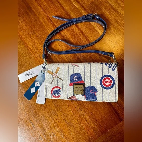 Chicago Cubs Dooney & Bourke MLB Crossbody Clutch White & Blue NWT - Picture 1 of 13